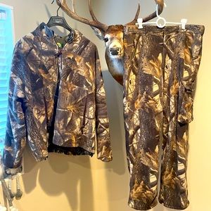 Cabela’s fleece light hunting jacket and pants